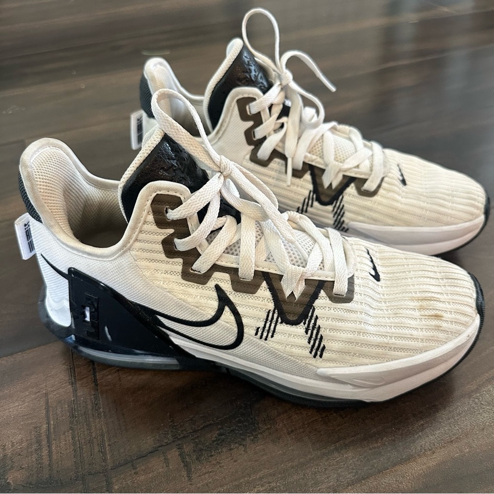 Nike LeBron Witness 6 Basketball Shoes 8.5